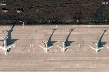 Росіяни почали перекидати стратегічну авіацію з "Енгельсу" після нічного вибуху Росіяни почали перекидати стратегічну авіацію з "Енгельсу" після нічного вибуху