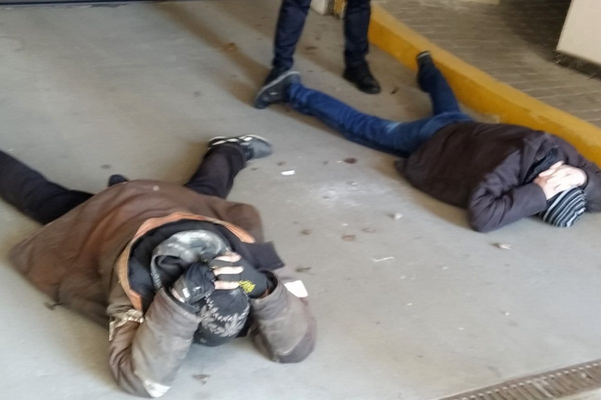 У Києві судові охоронці затримали двох підозрілих осіб, які здійснювали розвідувальні заходи будівлі вищого органу системи правосуддя держави    У Києві судові охоронці затримали двох підозрілих осіб, які здійснювали розвідувальні заходи будівлі вищого органу системи правосуддя держави