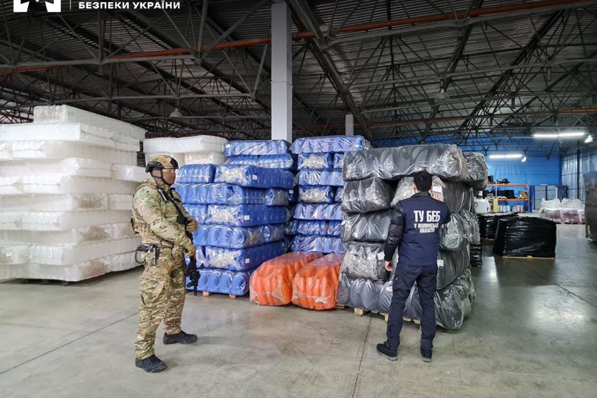БЕБ вилучило понад 30 тонн підробної побутової хімії відомих брендів БЕБ вилучило понад 30 тонн підробної побутової хімії відомих брендів