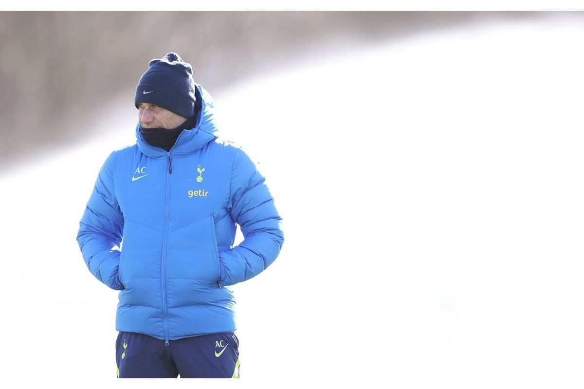 "Тоттенхем" звільнив Конте з посади керманича команди: хто тренуватиме лондонців "Тоттенхем" звільнив Конте з посади керманича команди: хто тренуватиме лондонців