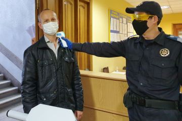 З початку дії карантинних заходів судові охоронці не допустили до установ Феміди понад 5,2 тис. відвідувачів з ознаками ГРВІ та підвищеною температурою тіла З початку дії карантинних заходів судові охоронці не допустили до установ Феміди понад 5,2 тис. відвідувачів з ознаками ГРВІ та підвищеною температурою тіла