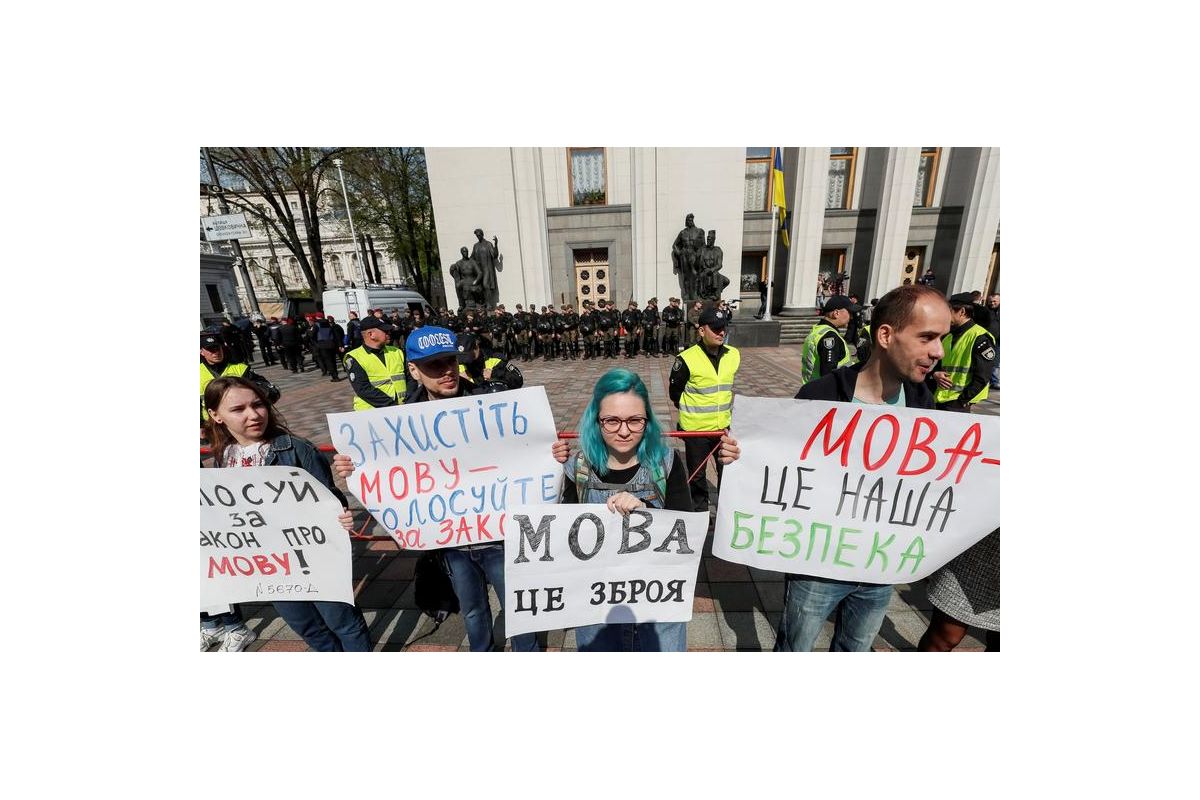 Російське вторгнення в Україну : Школи окупованої частини Запорізької області намагаються перевести на російську мову Російське вторгнення в Україну : Школи окупованої частини Запорізької області намагаються перевести на російську мову