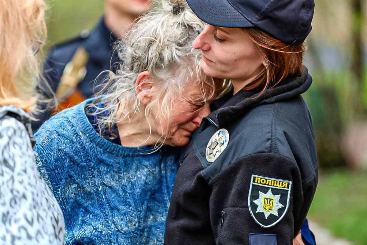 Російське вторгнення в Україну : Буча. Біль міста-Героя України в одній світлині...