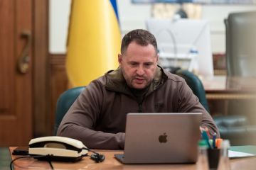 Руководитель Офиса Президента обсудил с американским юристом по вопросам национальной безопасности новые возможности для усиления санкций в отношении России Руководитель Офиса Президента обсудил с американским юристом по вопросам национальной безопасности новые возможности для усиления санкций в отношении России