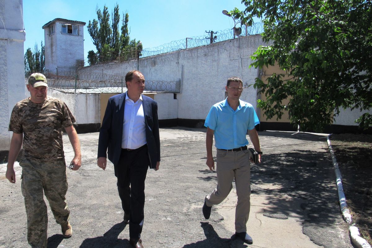 Прокурор Донеччини Євген Бондаренко провів прийом ув’язнених, які утримуються у Маріупольському слідчому ізоляторі Прокурор Донеччини Євген Бондаренко провів прийом ув’язнених, які утримуються у Маріупольському слідчому ізоляторі