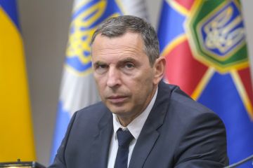 Український державний посадовець, перший помічник президента - Сергій Шефір Український державний посадовець, перший помічник президента - Сергій Шефір
