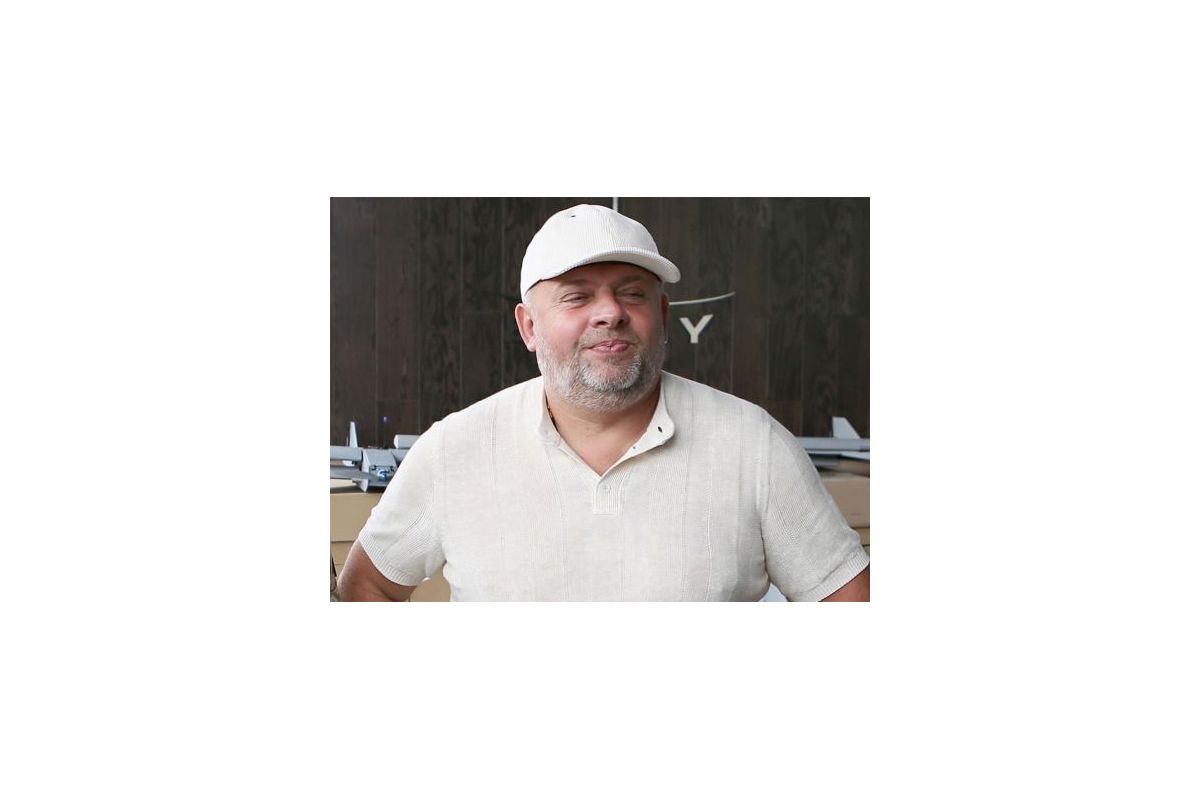 Григорий Козловский, ФК «Рух» и Emily Resort передали 45-й ОАБр дроны-камикадзе и техническое оборудование Григорий Козловский, ФК «Рух» и Emily Resort передали 45-й ОАБр дроны-камикадзе и техническое оборудование