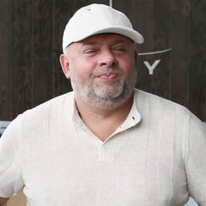 Григорий Козловский, ФК «Рух» и Emily Resort передали 45-й ОАБр дроны-камикадзе и техническое оборудование Григорий Козловский, ФК «Рух» и Emily Resort передали 45-й ОАБр дроны-камикадзе и техническое оборудование