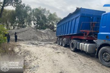 Двоє мешканців Київщини підозрюються у незаконному видобуванні піску на понад півмільйона гривень  Двоє мешканців Київщини підозрюються у незаконному видобуванні піску на понад півмільйона гривень