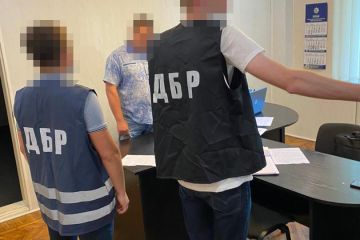 Начальника відділення поліції Кам’янського підозрюють у вимаганні хабарів Начальника відділення поліції Кам’янського підозрюють у вимаганні хабарів