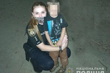 Поліцейські Кам’янського повернули батькам зниклих з дитмайданчику синів Поліцейські Кам’янського повернули батькам зниклих з дитмайданчику синів