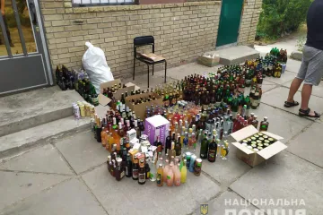 ​На Дніпропетровщині поліцейські вилучили контрафактні цигарки та алкоголь