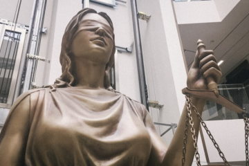 ДВІЧІ ЗГВАЛТОВАНА ФЕМІДА або ЯК В УКРАЇНСЬКОГО ШОУ-БІЗНЕСУ ВКРАДЕНО 100 млн грн. РОЯЛТІ   ДВІЧІ ЗГВАЛТОВАНА ФЕМІДА або ЯК В УКРАЇНСЬКОГО ШОУ-БІЗНЕСУ ВКРАДЕНО 100 млн грн. РОЯЛТІ