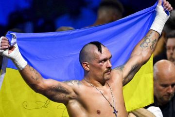 Усик здобув дострокову перемогу над Дюбуа і захистив свої титули чемпіона світу Усик здобув дострокову перемогу над Дюбуа і захистив свої титули чемпіона світу