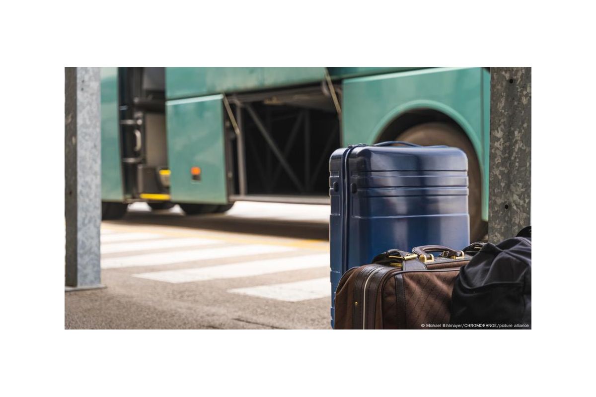 Юнакам до 22-х років дозволили виїздити з України Юнакам до 22-х років дозволили виїздити з України