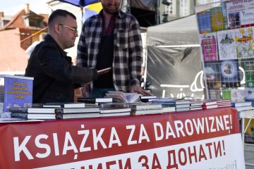 Українські книги на велелюдді Варшави Українські книги на велелюдді Варшави