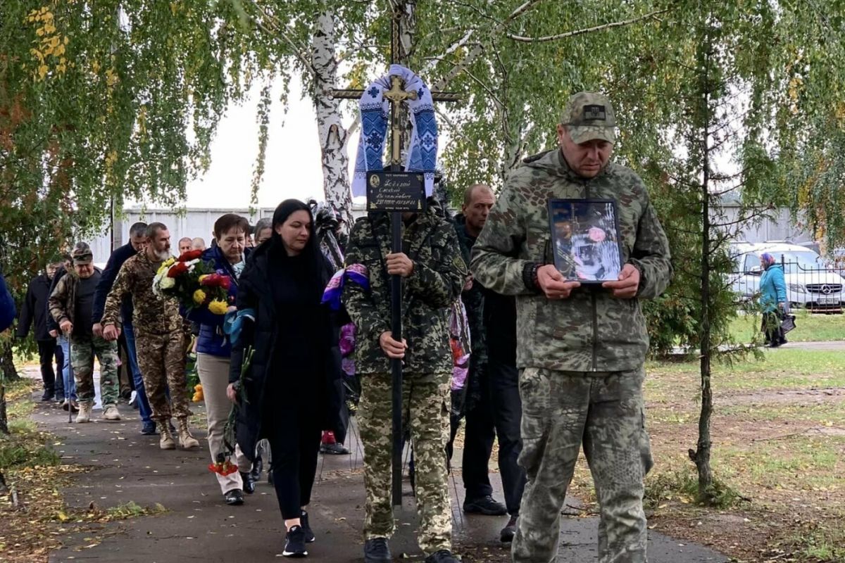 У Бучі попрощалися з українським захисником Олексієм Побігаєм У Бучі попрощалися з українським захисником Олексієм Побігаєм