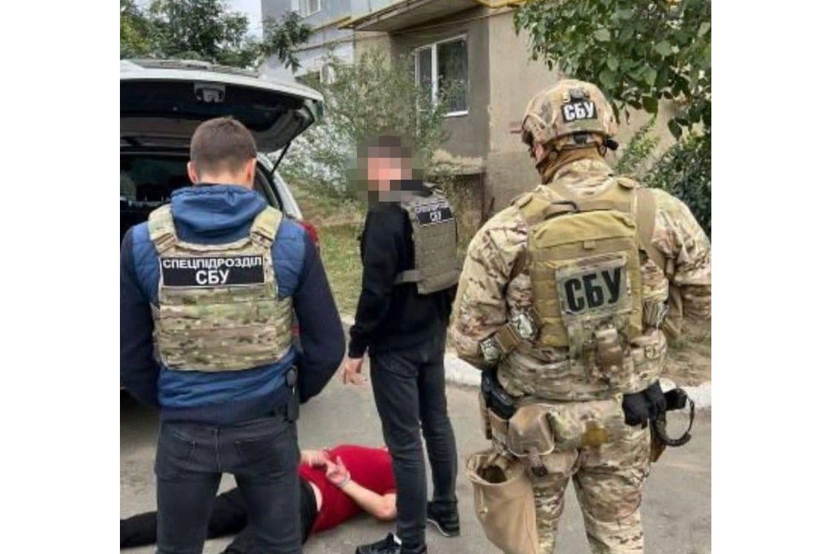 СБУ затримала російського агента, який «наводив» удари дронів-камікадзе на півдні Одещини СБУ затримала російського агента, який «наводив» удари дронів-камікадзе на півдні Одещини