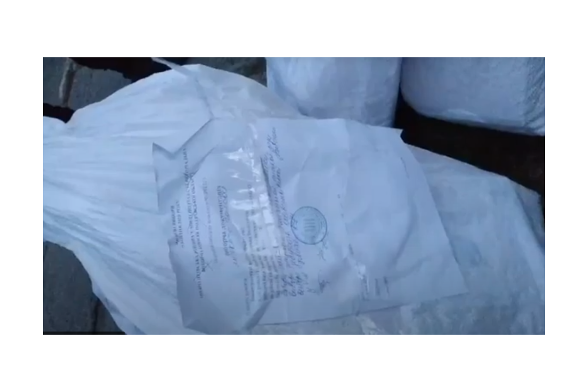 У Дніпрі чоловік намагався втекти від поліції з мішком бюлетенів У Дніпрі чоловік намагався втекти від поліції з мішком бюлетенів