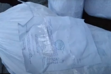 У Дніпрі чоловік намагався втекти від поліції з мішком бюлетенів У Дніпрі чоловік намагався втекти від поліції з мішком бюлетенів