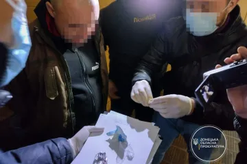 ​Працівника ДУ «Бахмутська установа виконання покарань №6» викрито на збуті наркотичних засобів