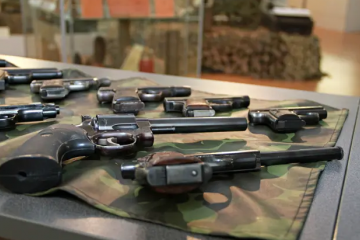 В Естонії володіти зброєю зможуть лише громадяни країни, ЄС чи держав-членів НАТО В Естонії володіти зброєю зможуть лише громадяни країни, ЄС чи держав-членів НАТО