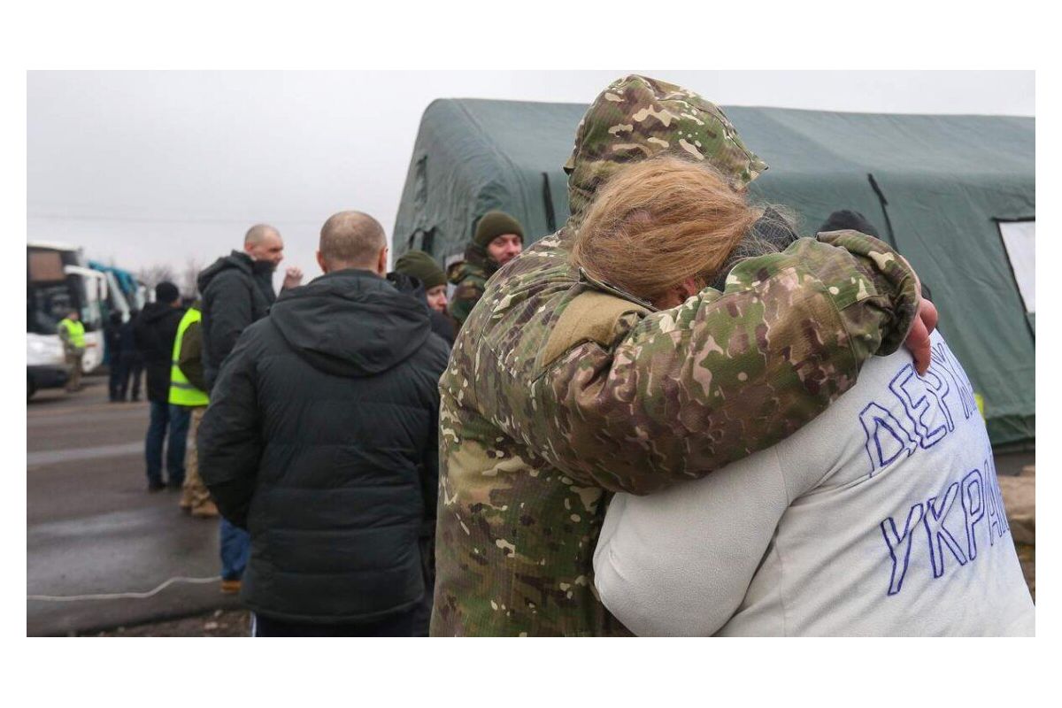 "З початку повномасштабного вторгнення вже здійснено 28 обмінів та звільнено 978 осіб, серед них 99 цивільних" "З початку повномасштабного вторгнення вже здійснено 28 обмінів та звільнено 978 осіб, серед них 99 цивільних"
