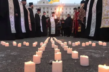 ​На Вокзальній площі Дніпра провели частину Всеукраїнської акції в пам‘ять про жертв Голодомору «Запали свічку».