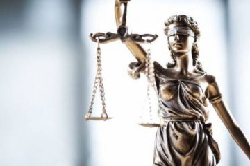 Двоє патрульних поліцейських постануть перед судом за перевищення влади та службових повноважень Двоє патрульних поліцейських постануть перед судом за перевищення влади та службових повноважень