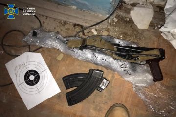 СБУ виявила у центрі Києва схованку зі зброєю, боєприпасами та вибухівкою у будівлі президії Національної академії аграрних наук (відео) СБУ виявила у центрі Києва схованку зі зброєю, боєприпасами та вибухівкою у будівлі президії Національної академії аграрних наук (відео)