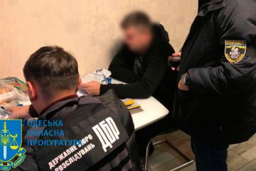 Одеські поліціянти були затримані за хабарництво Одеські поліціянти були затримані за хабарництво