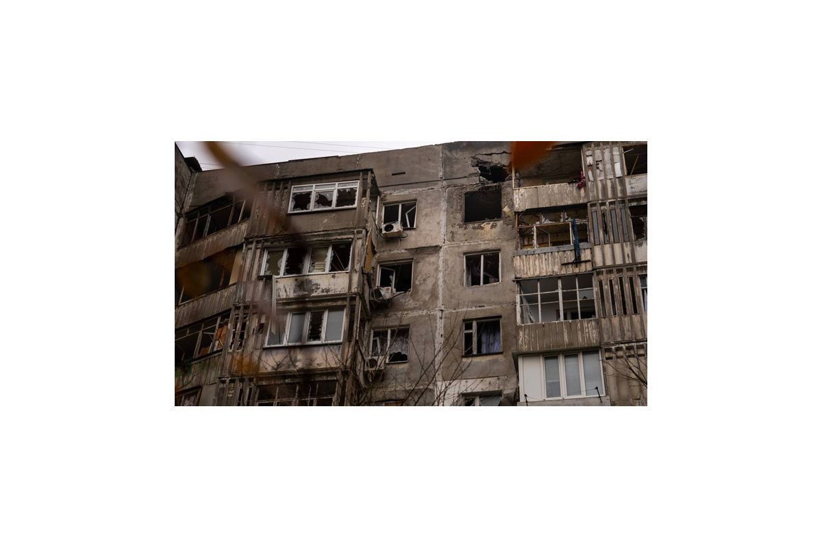 Окупанти обстріляли Херсон: пошкоджено будівлі, постраждалих немає Окупанти обстріляли Херсон: пошкоджено будівлі, постраждалих немає