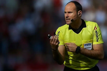 "Ибо это Украина": скандальному арбитру сказали не ставить пенальти в матче за выход Украины на ЧМ "Ибо это Украина": скандальному арбитру сказали не ставить пенальти в матче за выход Украины на ЧМ