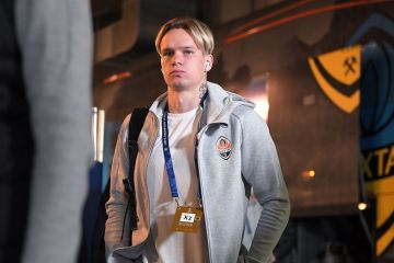 Відомий журналіст заявив, що футболіста збірної України взяли у заручники через трансфер до Англії Відомий журналіст заявив, що футболіста збірної України взяли у заручники через трансфер до Англії