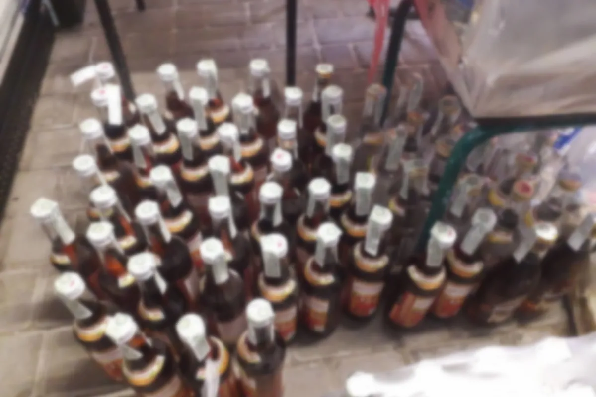 За втручання прокуратури з обігу вилучено майже 200 пляшок горілки, маркованих підробленими акцизними марками