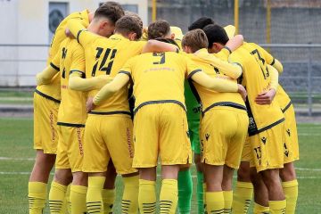 "Рух" U-19 на останніх хвилинах програв "Мілану" в 1/8 фіналу Юнацької ліги УЄФА "Рух" U-19 на останніх хвилинах програв "Мілану" в 1/8 фіналу Юнацької ліги УЄФА