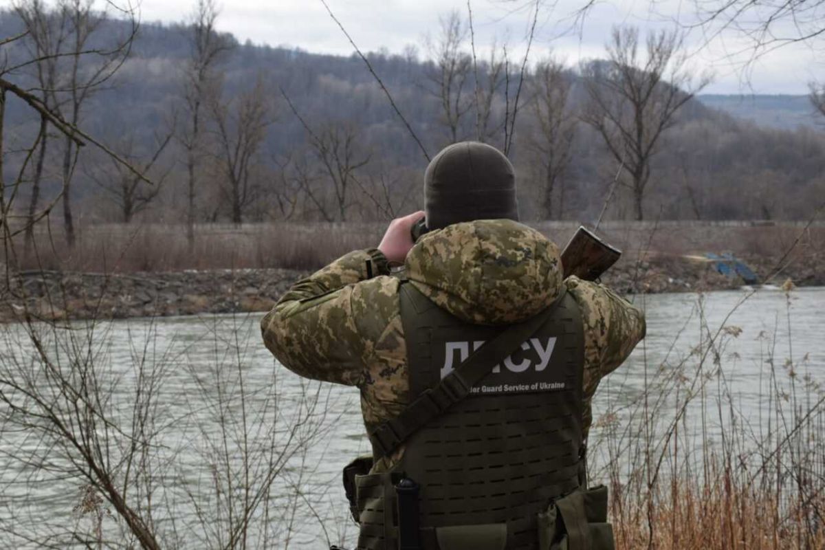 Представники ДПСУ повідомили про кількість виявлених груп, які незаконно переправляли ухилянтів за кордон від початку війни. 