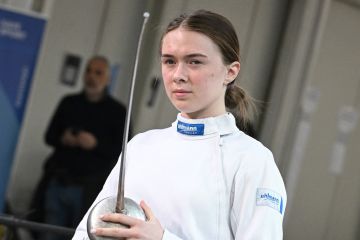 Юна шпажистка зі Львова, 16-річна Анна Максименко, відзначилася тріумфом на Чемпіонаті Європи з фехтування серед кадетів та юніорів, що відбувся у Неаполі, Італія Юна шпажистка зі Львова, 16-річна Анна Максименко, відзначилася тріумфом на Чемпіонаті Європи з фехтування серед кадетів та юніорів, що відбувся у Неаполі, Італія