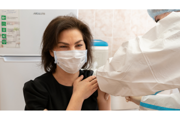В прокуратурі стартувала кампанія з вакцинації – однією з перших щепилась Генпрокурор В прокуратурі стартувала кампанія з вакцинації – однією з перших щепилась Генпрокурор