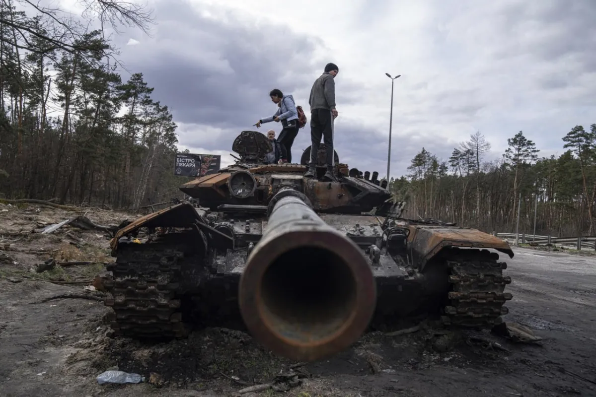 Російське вторгнення в Україну : Понівечена, але нескорена! Київщина продовжує оговтуватися
