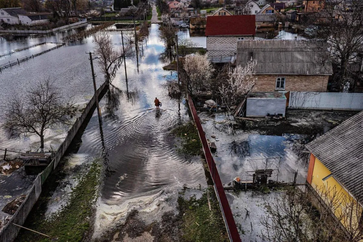 Російське вторгнення в Україну : Затоплення села врятувало Київ від окупації.