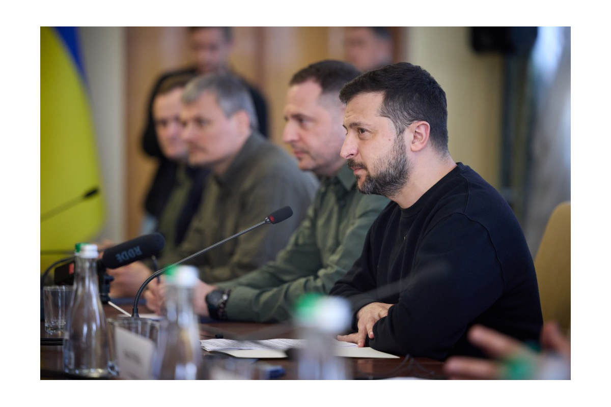 Зеленський доручив Залужному відправляти воєнкомів із тилу на фронт, - Резніков Зеленський доручив Залужному відправляти воєнкомів із тилу на фронт, - Резніков