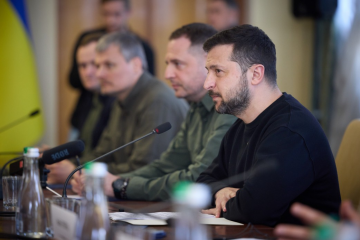 Зеленський доручив Залужному відправляти воєнкомів із тилу на фронт, - Резніков Зеленський доручив Залужному відправляти воєнкомів із тилу на фронт, - Резніков