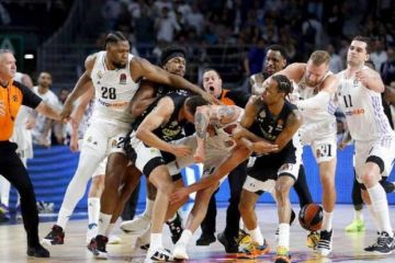 Найбільша бійка у баскетболі: прийоми з боротьби, брутальні удари та шок Рауля на матчі Реал – Партизан Найбільша бійка у баскетболі: прийоми з боротьби, брутальні удари та шок Рауля на матчі Реал – Партизан