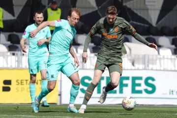 "Шахтер" разобрался с "Колосом" и укрепил лидерство в Премьер-лиге "Шахтер" разобрался с "Колосом" и укрепил лидерство в Премьер-лиге