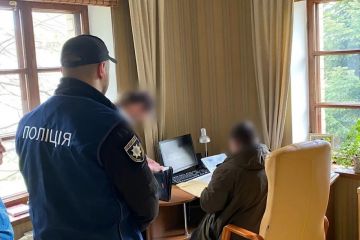 Використовував гуманітарні вантажівки для власного збагачення: на Миколаївщині викрили підприємця (фото) Використовував гуманітарні вантажівки для власного збагачення: на Миколаївщині викрили підприємця (фото)