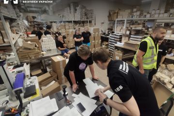 БЕБ на Одещині повідомило про підозру 11 фігурантам за підробку парфумів БЕБ на Одещині повідомило про підозру 11 фігурантам за підробку парфумів