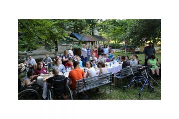 Еміль Арутюнян: меценати спільними зусиллями влаштували дітям з особливими потребами веселий пікнік на природі Еміль Арутюнян: меценати спільними зусиллями влаштували дітям з особливими потребами веселий пікнік на природі