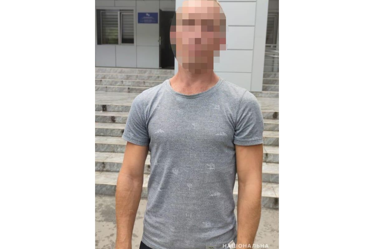 У Дніпрі затримали чоловіка, який побив жінку у центрі міста У Дніпрі затримали чоловіка, який побив жінку у центрі міста