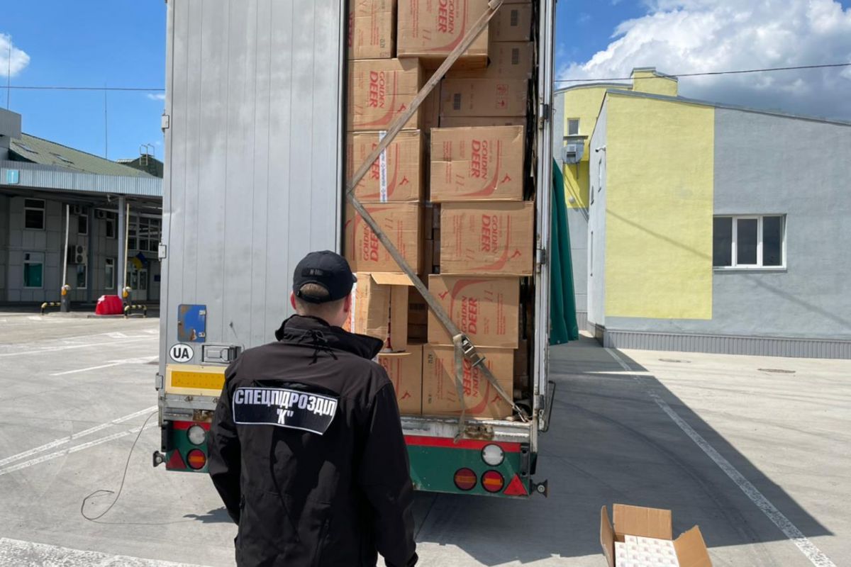 Спроба незаконного переміщення понад 20 тонн тютюнових виробів через кордон – викрито схему Спроба незаконного переміщення понад 20 тонн тютюнових виробів через кордон – викрито схему